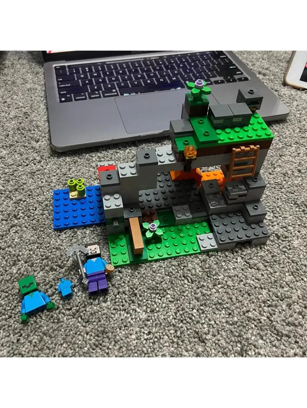 LEGO 21141 - Minecraft - The Zombie Cave #2